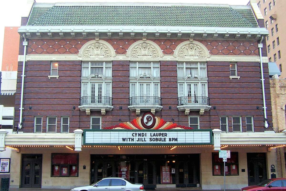You are currently viewing The Paramount Theatre: Haunted Theater in Austin, Texas