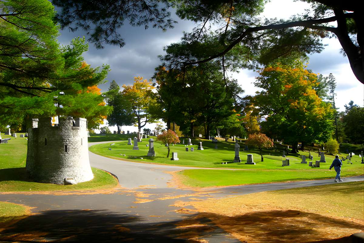 Read more about the article Mount Hope Cemetery: Haunted Cemetery in Bangor, ME